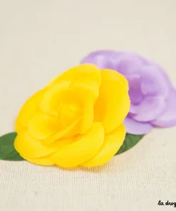 Fleur en tissu Camélia satiné | Accessoire Modiste 80 mm