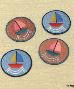 Ecusson Bateau sur l’eau 44 mm | Ecusson à thermocoller 44 mm